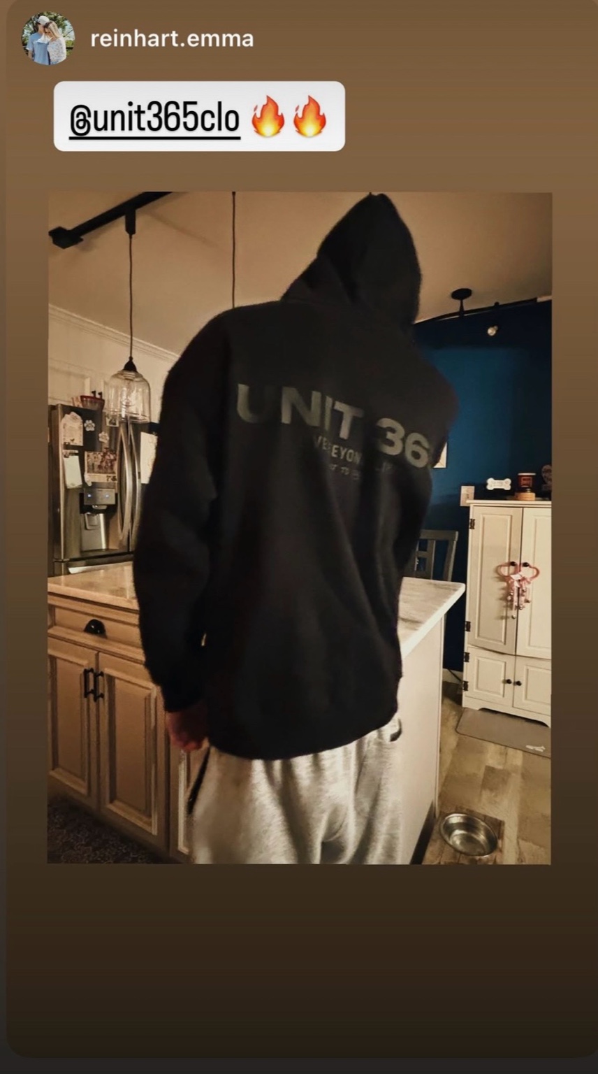 Emma styling the Oversized Tee, size M, black